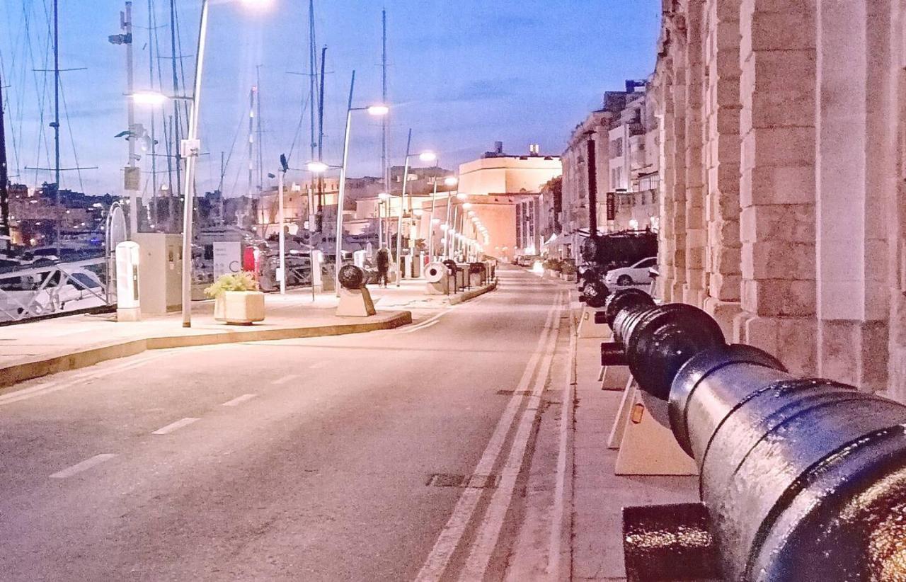 Modern Apt Kalkara Seafront! ภายนอก รูปภาพ